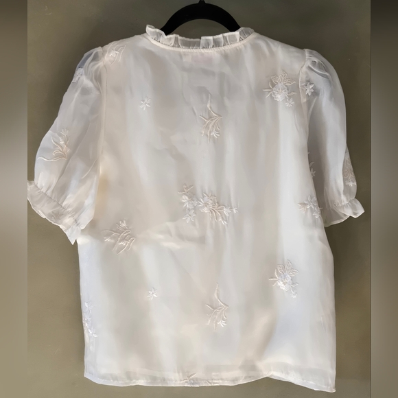 Hannier | Elegant Cream Blouse with Floral Embroidery, Size L (Made Small) - Picture 3 of 6